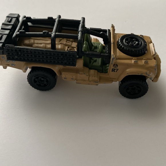 Dino Bros hot wheels dinosaur racers cars Safari Sahara Jurassic Park car lot - Picture 10 of 10